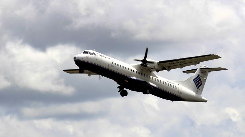 Avión con 54 personas a bordo desapareció en Indonesia