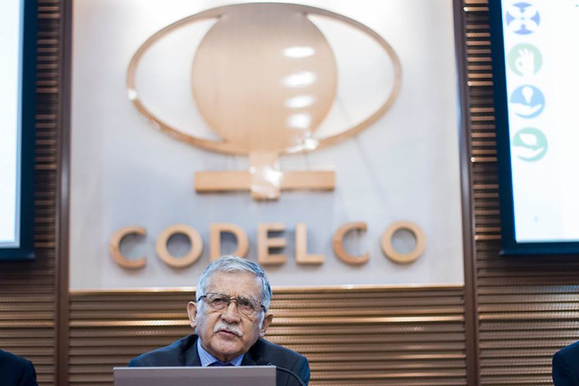 Codelco sufrió la caída de 33% de sus excedentes y congela los sueldos de la plana ejecutiva