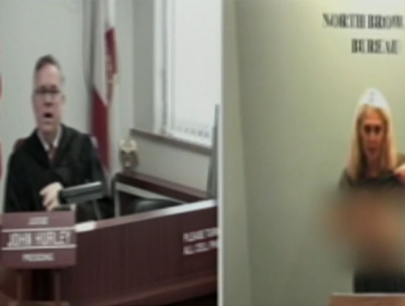 Una actriz porno le mostró las pechugas al juez en plena audiencia