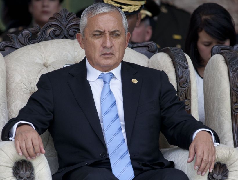 Juez dictó una orden de arraigo contra el presidente de Guatemala