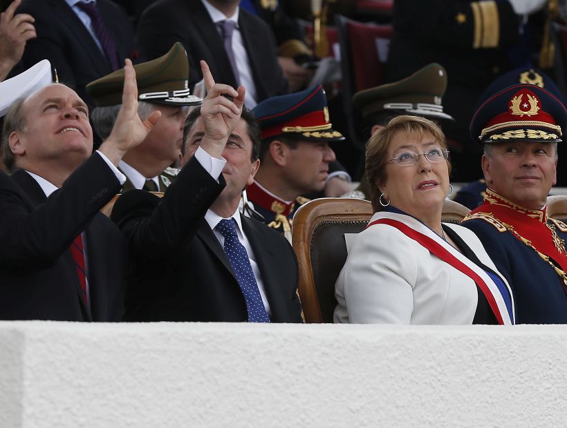 Bachelet tras la Parada Militar: 