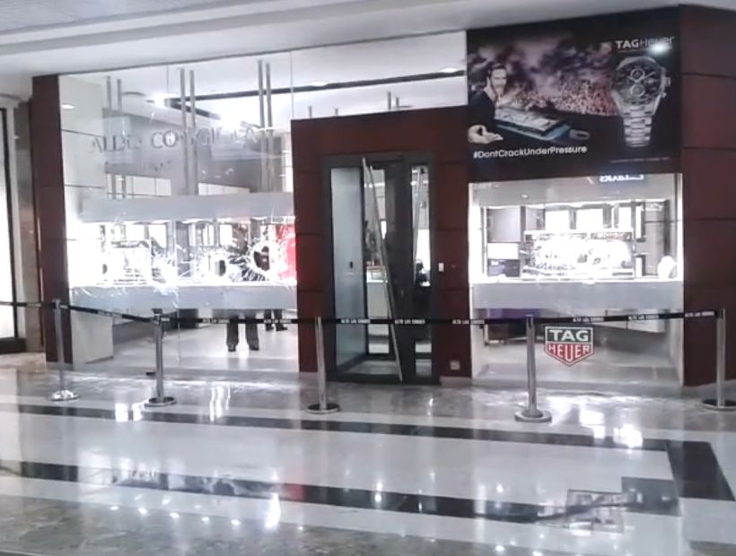 Pánico en el mall Alto Las Condes tras asalto a una joyería