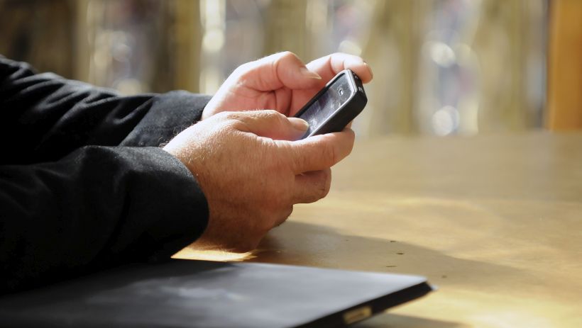 Cambio de hora generó confusión en los usuarios de dispositivos móviles