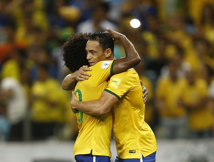 Brasil derrotó a Venezuela por 3-1 y consiguió su primer triunfo