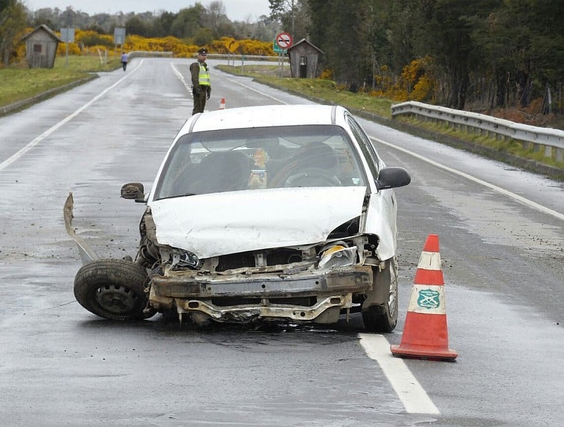 Choque De Un Auto En El Sector Puntra Dej Dos Personas Lesionadas