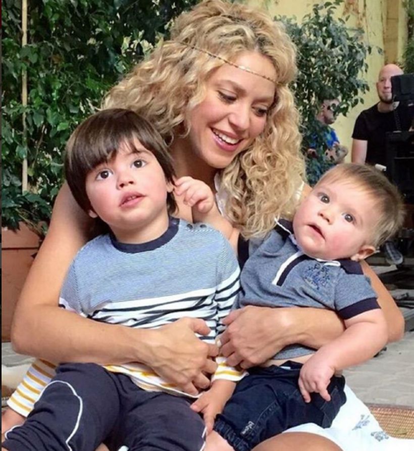 Shakira compartió la primera foto junto a sus dos hijos