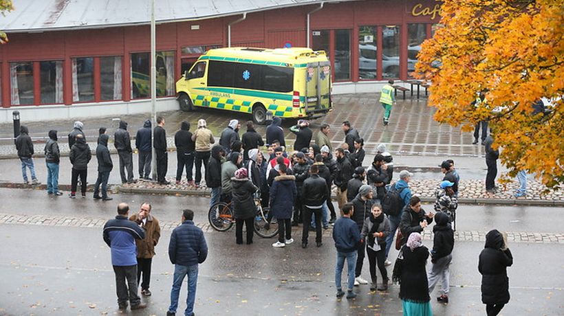 Enmascarado mató con un sable a dos personas en una escuela de Suecia