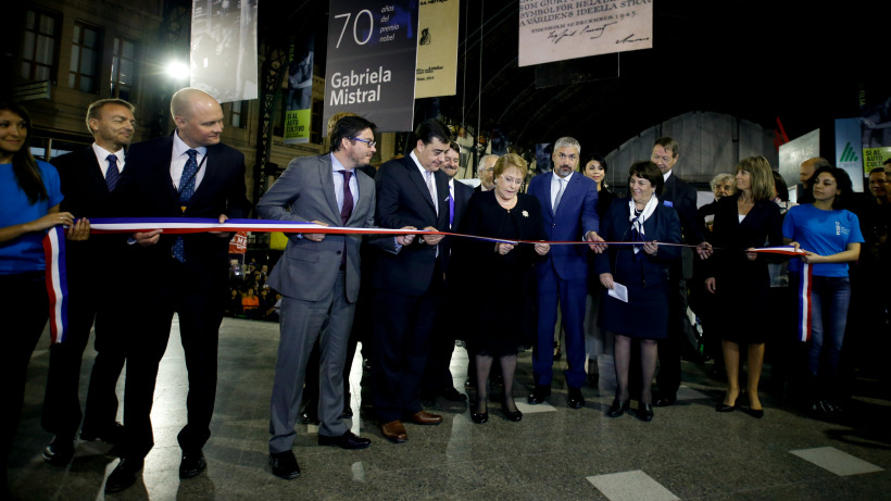 Bachelet inauguró la Feria del Libro de Santiago dedicada a la figura de Gabriela Mistral