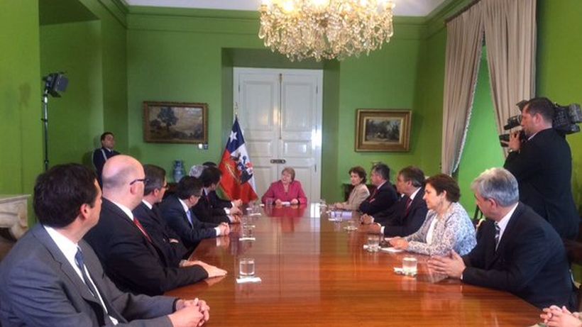 Nueva Constitución: Bachelet se reúne con los miembros del Tribunal Constitucional