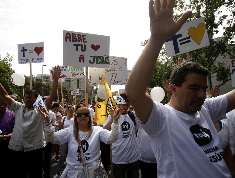 Los evangélicos marcharon en Santiago por la celebración de su día