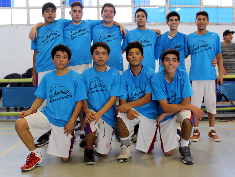 Los muchachos del equipo San Ignacio de Calam (IND).