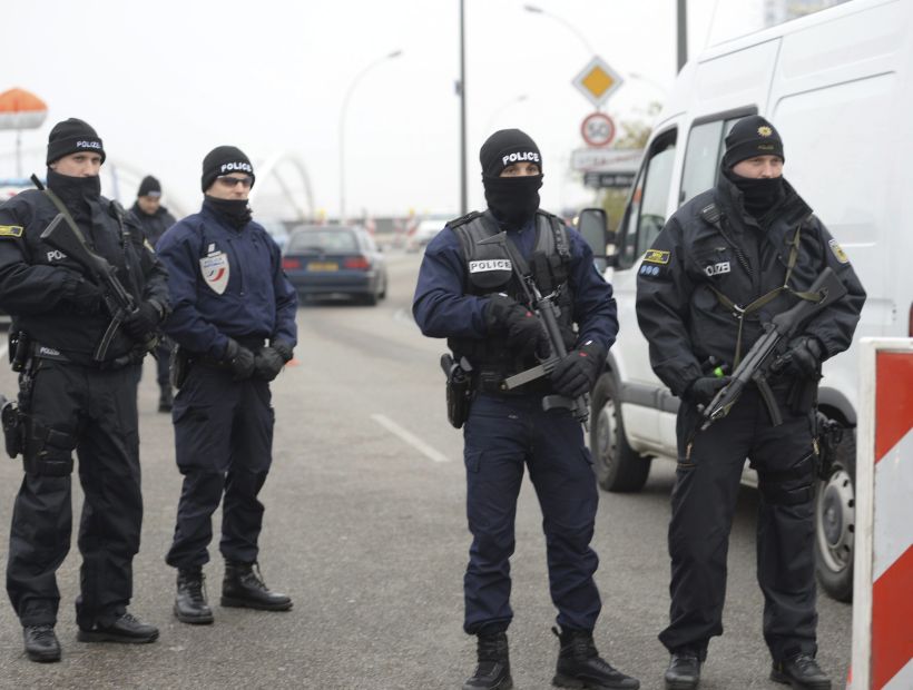 Realizaron más de 2.000 allanamientos y 210 detenciones en Francia desde los atentados