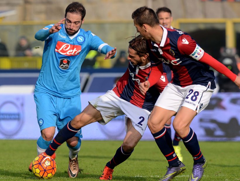 El Bologna de Erick Pulgar venció al Napoli y dejo al Inter como líder en Italia