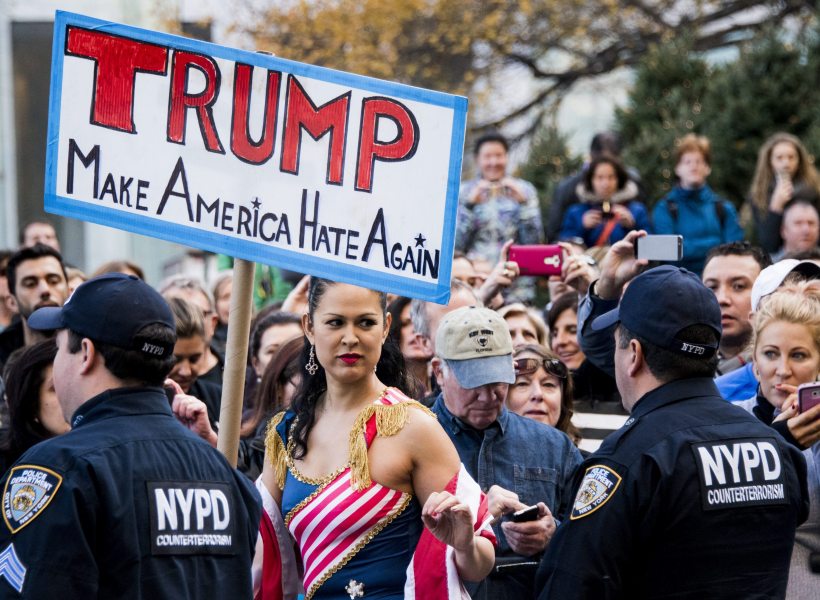 Manifestantes interrumpieron discurso de Trump tras dichos en contra de los musulmanes