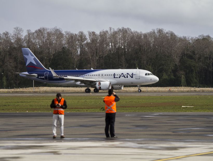 LAN anunció que continuará sin operaciones en 10 aeropuertos del país por el paro de la DGAC
