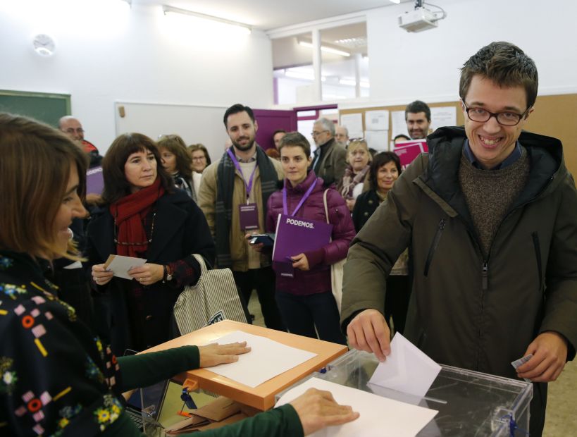 El PP ganó las elecciones en España lejos de la mayoría