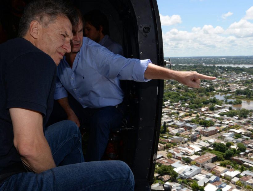 Macri recorrió las zonas inundadas y prometió ayuda a los afectados