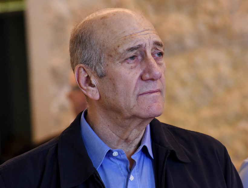 Corte israelí rebajó de seis a tres años condena por corrpución a ex primer ministro Ehud Olmert