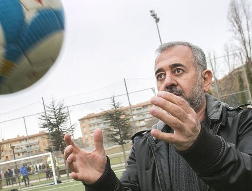 Refugiado sirio que conmovió al mundo debutó como entrenador de equipo español