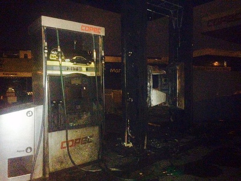 Desconocidos quemaron una bencinera en Estación Central