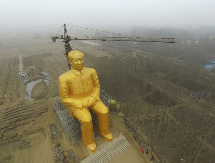 Derribaron la gigantesca estatua de Mao Zedong por ilegal