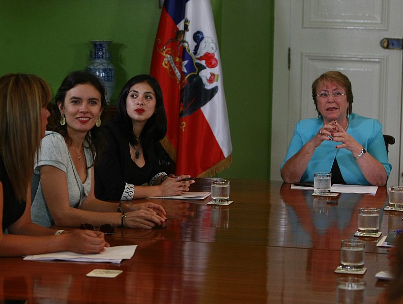 Bancada por la Asamblea Constituyente pidió a Bachelet un proceso vinculante y a nivel comunal