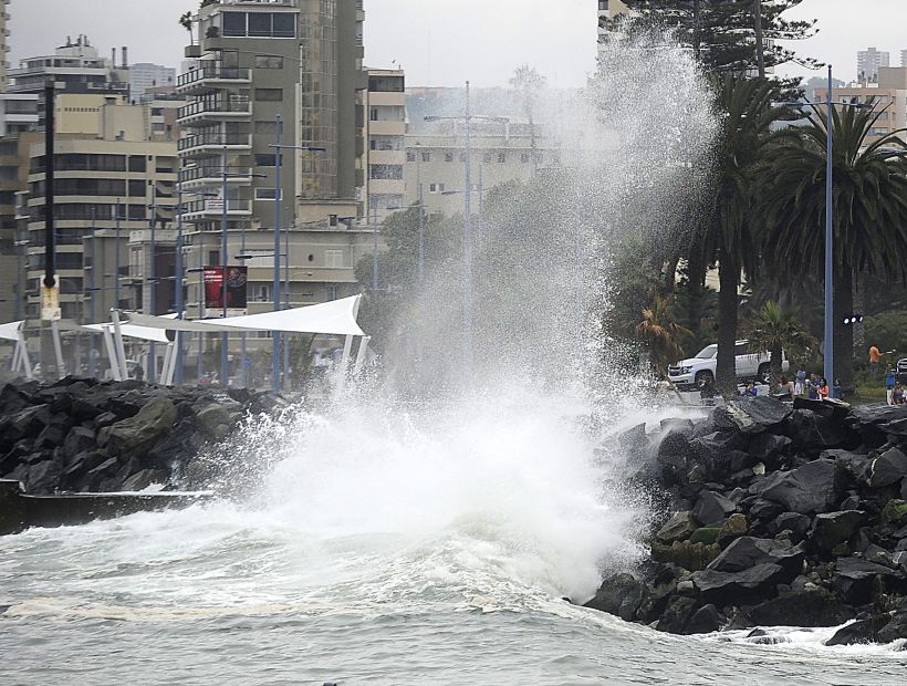 Fuertes marejadas golpean el litoral central y la alerta será hasta el miércoles