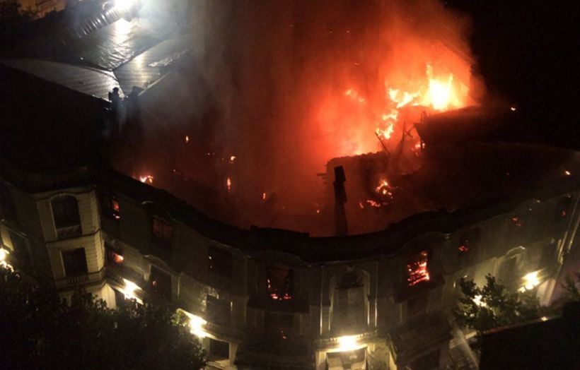 Incendio afectó a sede de la Universidad Andrés Bello en el Barrio República
