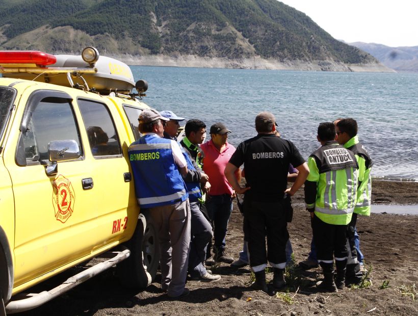 Localizaron La Lancha De Los Tres Pescadores Desaparecidos En El Lago Laja