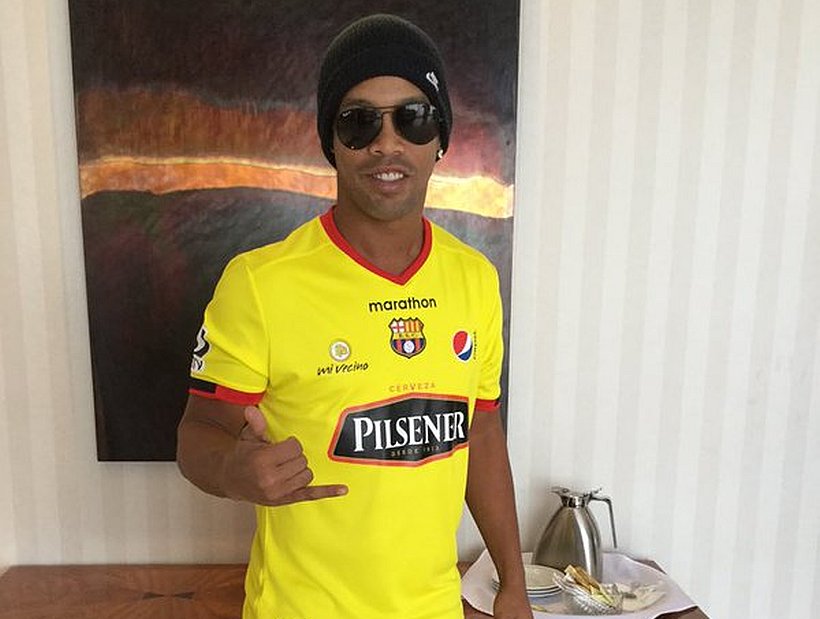 Ronaldinho fichó por el Barcelona de Ecuador para jugar un solo partido amistoso