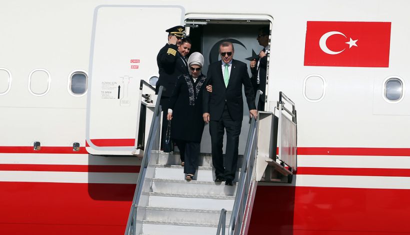 Presidente de Turquía llegó a Chile para reunirse con Bachelet y empresarios