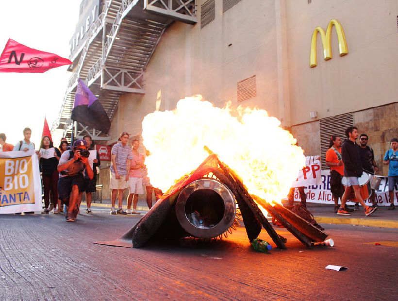 Senador Navarro por firma del TPP: “Esto nos pone de rodillas frente a las trasnacionales”