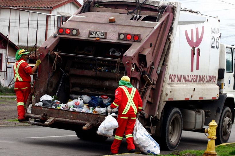 Recolectores de basura amenazan con paro en Santiago para este martes