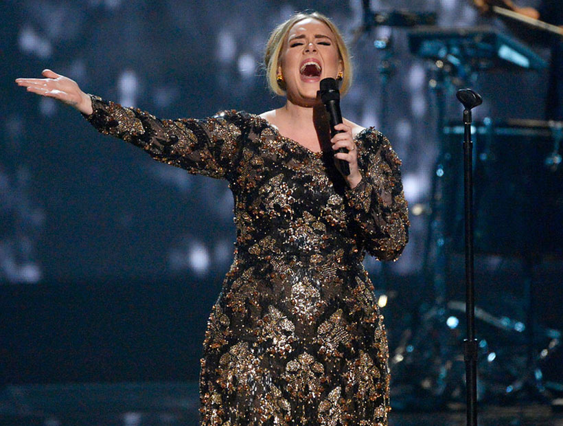 Adele fue nombrada como la artista del año 2015