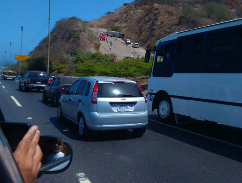 Bus que trasladaba al plantel de Huracán volcó en Venezuela