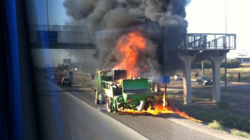 Camión se incendió a un costado de la Panamericana Norte generando gran congestión