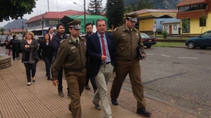 Detienen a Alcalde de Puerto Aysén por golpear a martillero público dentro del municipio