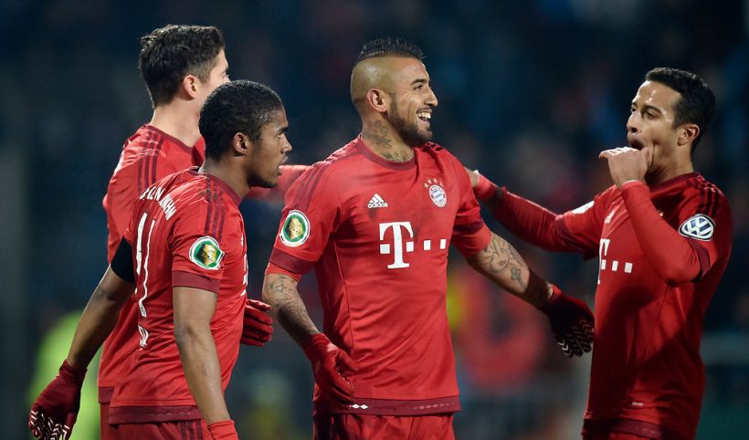 Con Vidal en cancha, el Bayern gana 1-0 al Augsburg
