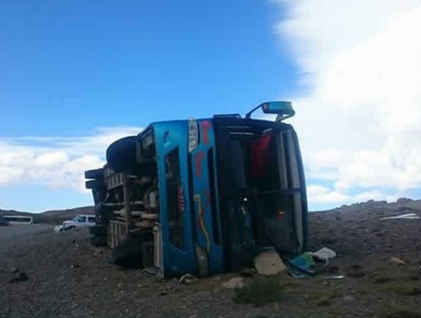 Torres del Paine: Un bus se volcó y dejó al menos 11 turistas heridos