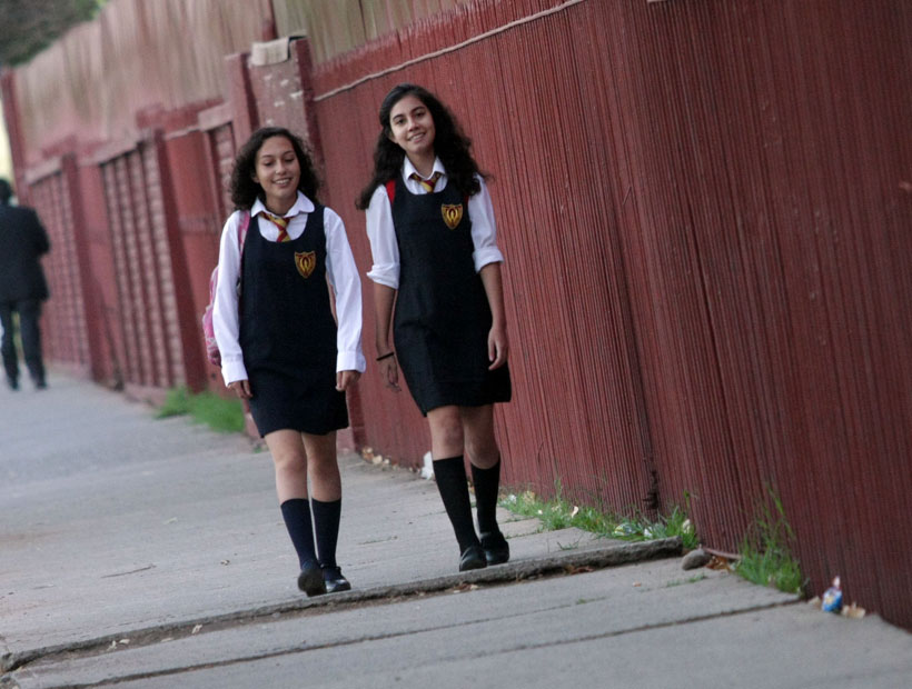 Estudio de uniformes escolares: el Sernac detectó diferencias de 300% en un jumper