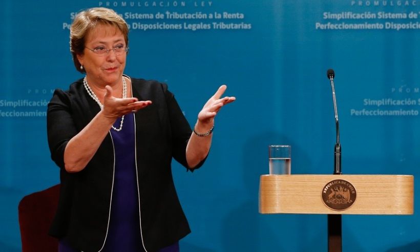Este lunes regresa Bachelet de sus vacaciones y se oficializará renuncia del administrador de La Moneda