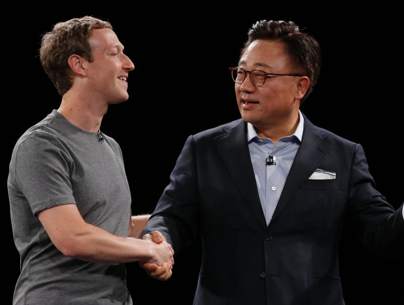 Zuckerberg irrumpió en el estreno del Samsung Galaxy S7 con los videos de realidad virtual
