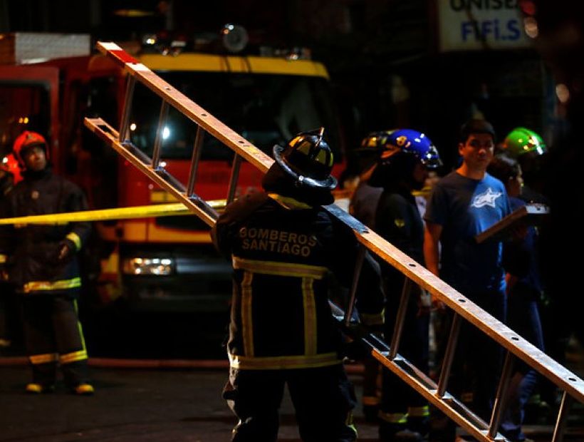 Incendio en Peñalolén dejó a una persona fallecida y a tres heridos