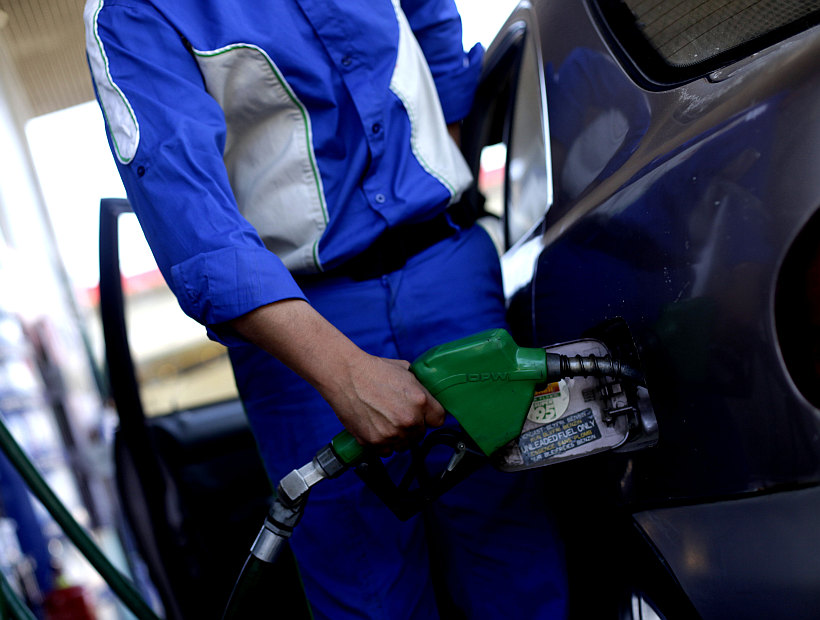 Las bencinas caerán hasta $5,4 por litro y sumarán 27 semanas consecutivas de bajas