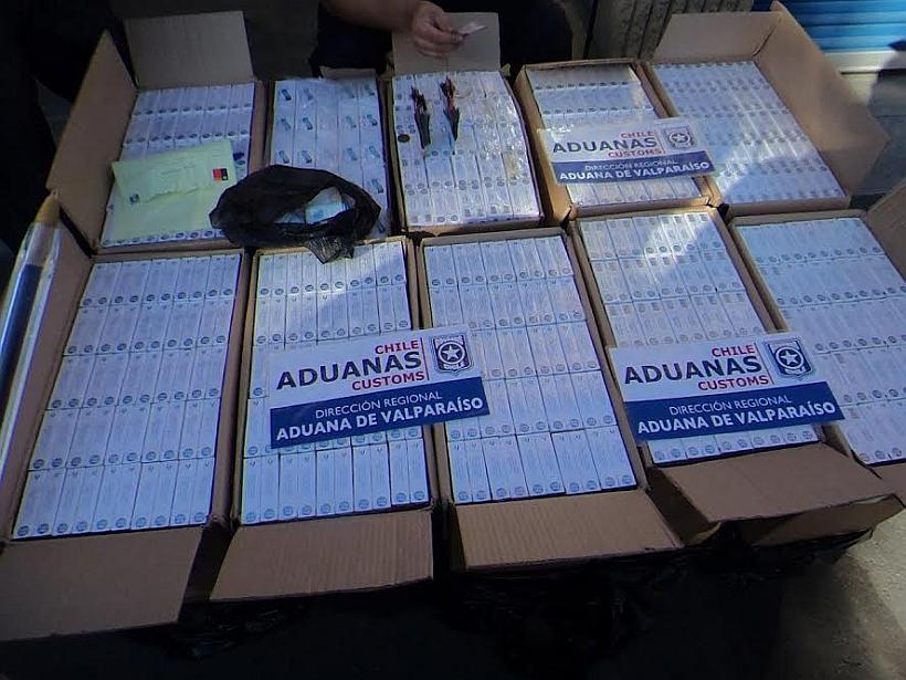 Aduanas decomisó 383 mil cajetillas de cigarros en bodegas de Santiago