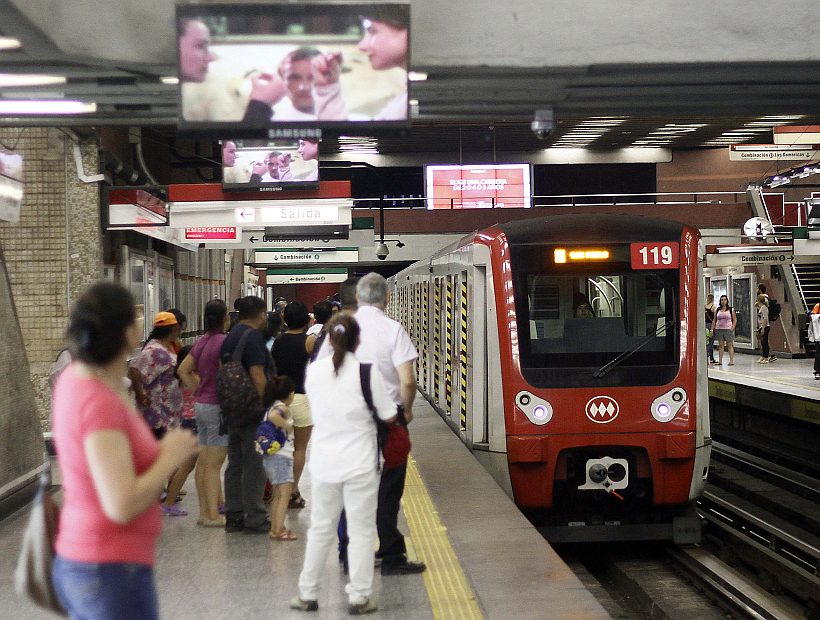 Metro suspendió su servicio entre las estaciones San Pablo y Usach por una mochila olvidada