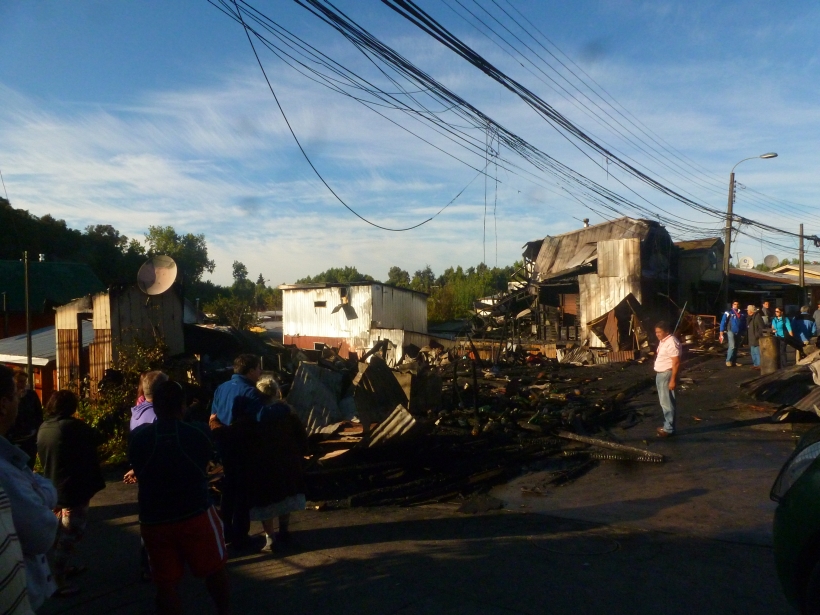 Ardieron seis casas en Valdivia 23 personas quedaron damnificadas Ardieron seis casas en Valdivia 23 personas quedaron damnificadas