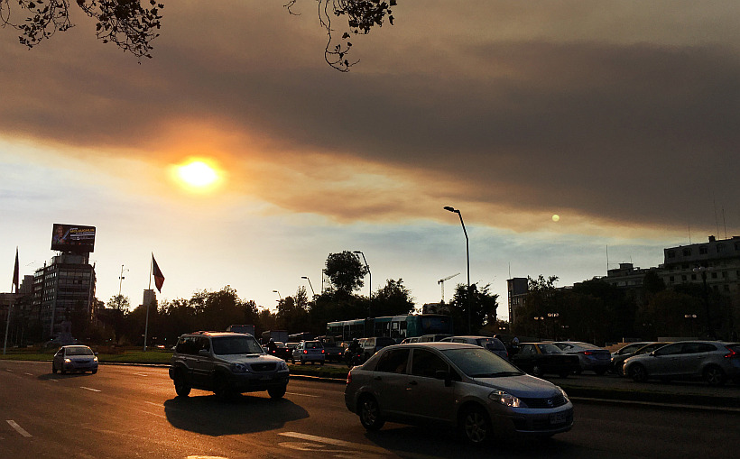 Hasta Santiago llegó el humo del incendio forestal de San Felipe