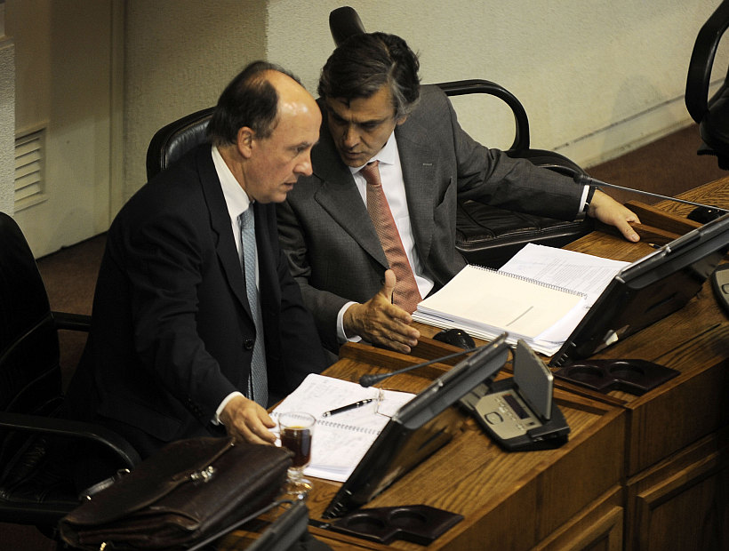 Longueira envió al ex ministro Larroulet el cambio a ley de royalty redactado por SQM