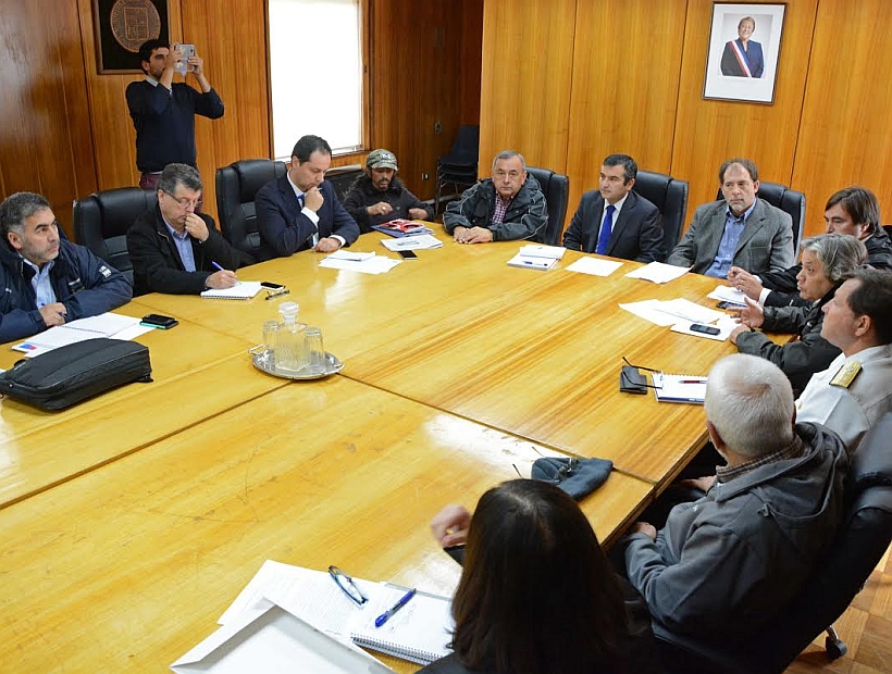 Crisis del salmón: plantean decretar alertas sanitarias y elaborar nueva Ley de Acuicultura Crisis del salmón: plantean decretar alertas sanitarias y elaborar nueva Ley de Acuicultura